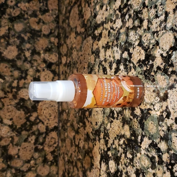 BBW Sweet Cinnamon Pumpkin anti-bacterial hand sanitizer spray - Picture 1 of 2